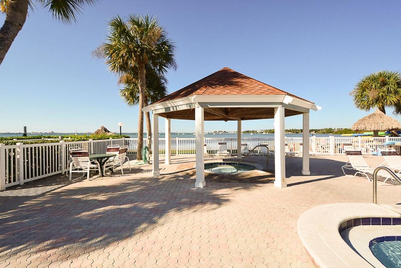 Two Bedroom Two Bath Family Condo - Sleeps Four - Unit B - Private Beach St. Petersburg Luaran gambar