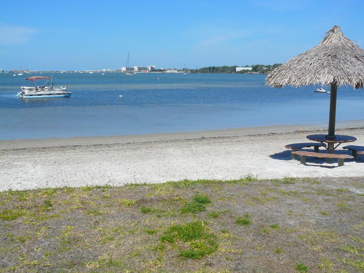 Two Bedroom Two Bath Family Condo - Sleeps Four - Unit B - Private Beach St. Petersburg Luaran gambar