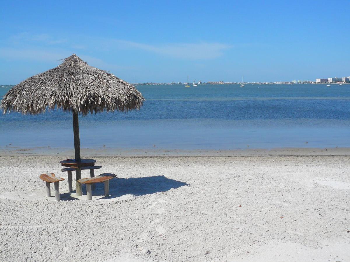 Two Bedroom Two Bath Family Condo - Sleeps Four - Unit B - Private Beach St. Petersburg Luaran gambar