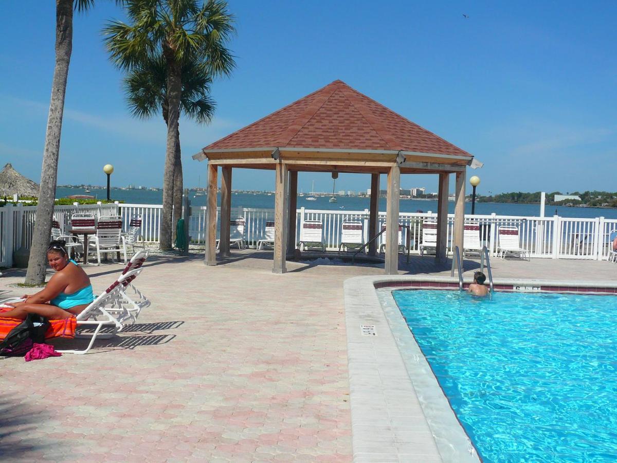 Two Bedroom Two Bath Family Condo - Sleeps Four - Unit B - Private Beach St. Petersburg Luaran gambar